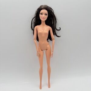 Barbie Dream House Stylin Articulated Raquelle Doll Dark Hair Rooted Lashes
